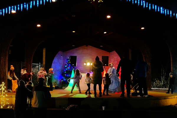 Beautiful stage with things to do for the kids