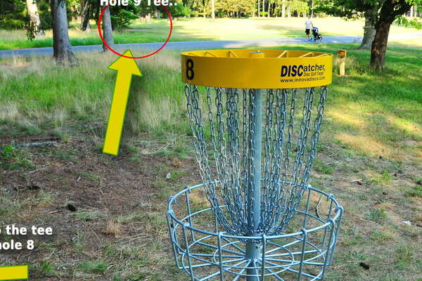 Walk between Hole 8 and 9