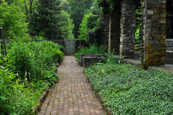 Cross Estate Gardens, 2018